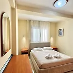 Large In Appartement *