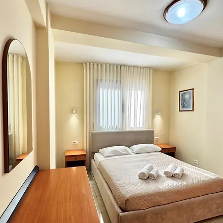 Large In Appartement *