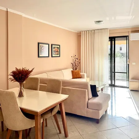 Large In Appartement Golem (Tirana)