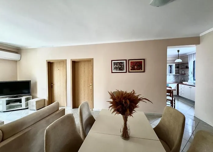 Large In Апартаменты Голем